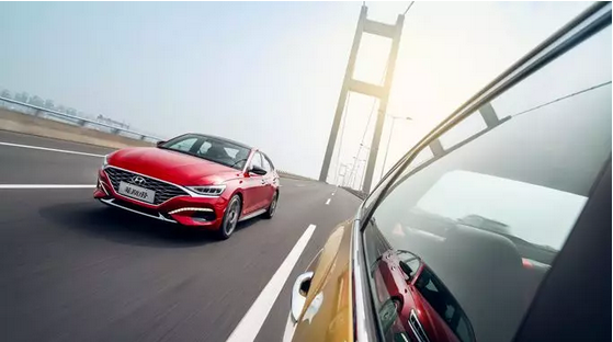 【安全駕駛】冬季開窗除霧冷颼颼，車窗起霧如何破？