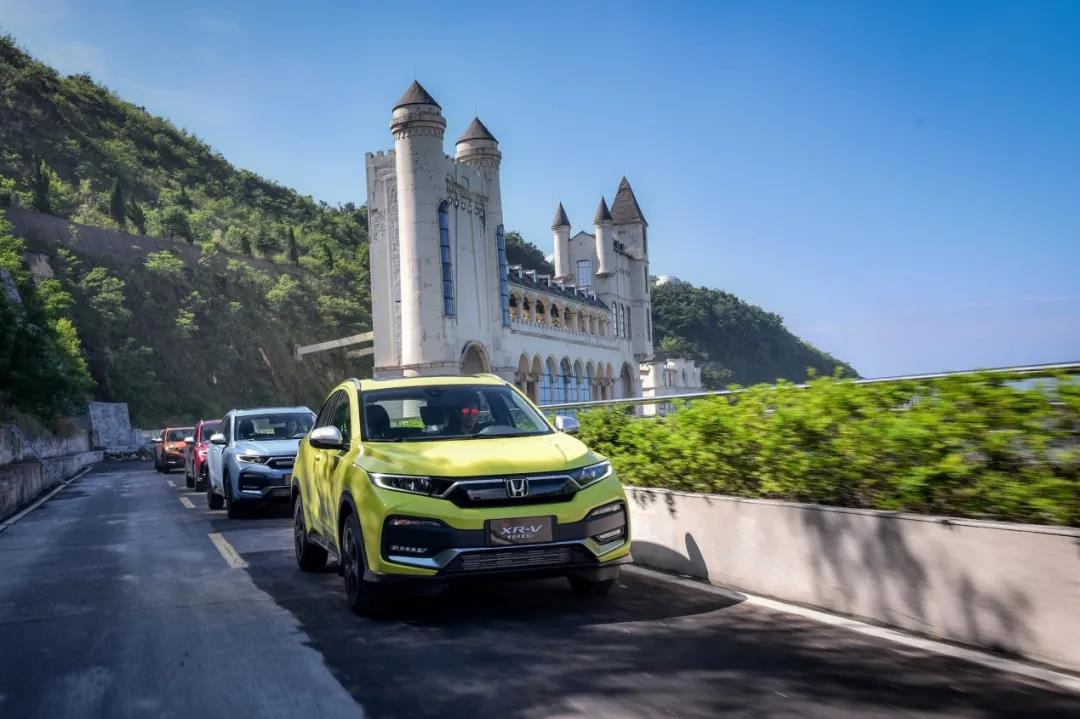媒體視角 | 即將“解鎖”小型SUV首個(gè)百萬輛成就，XR-V為啥被年輕人“愛不夠”？