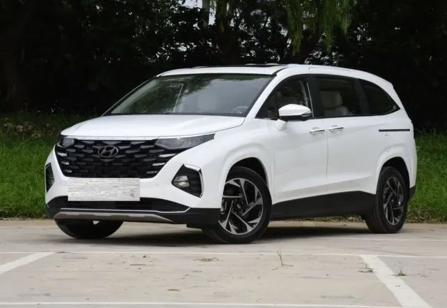 還看啥傳祺M8，現(xiàn)代庫(kù)斯途2.0T動(dòng)力，16.98萬(wàn)起，軸距超3米